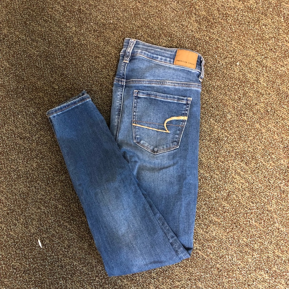 AMERICAN EAGLE HIGH RISE SKINNY JEANS